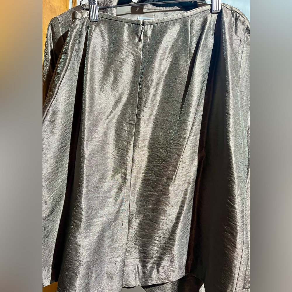Gorgeouss Kasper Suit - Picture 5 of 6